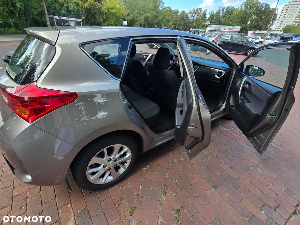 Toyota Auris 1.6 Premium MS - 11