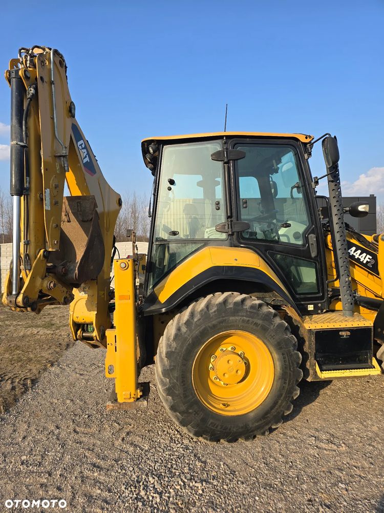 Caterpillar - 8