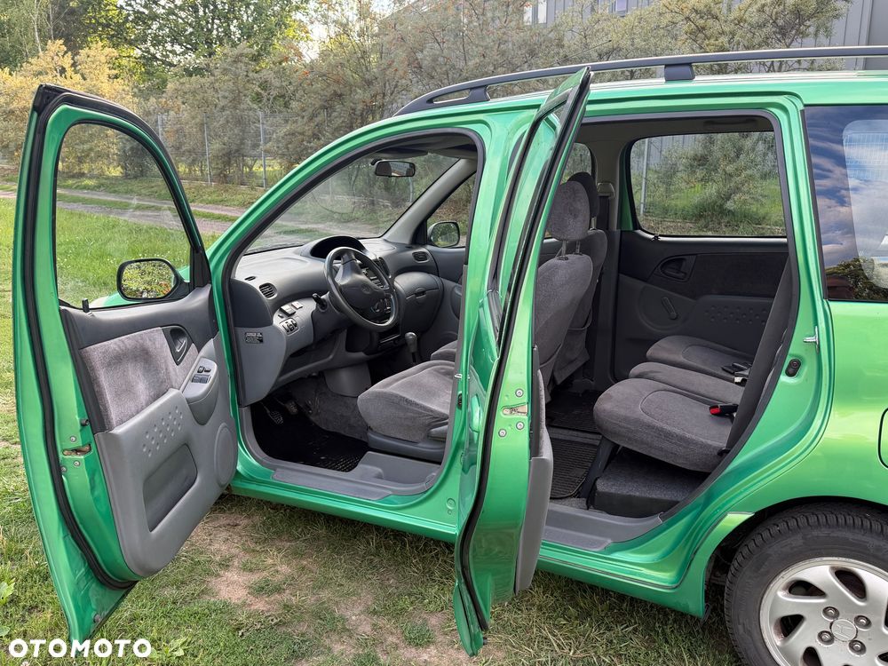 Toyota Yaris Verso - 14