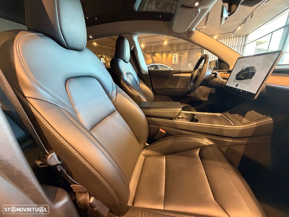 Tesla Model Y Performance Dual Motor AWD - 39