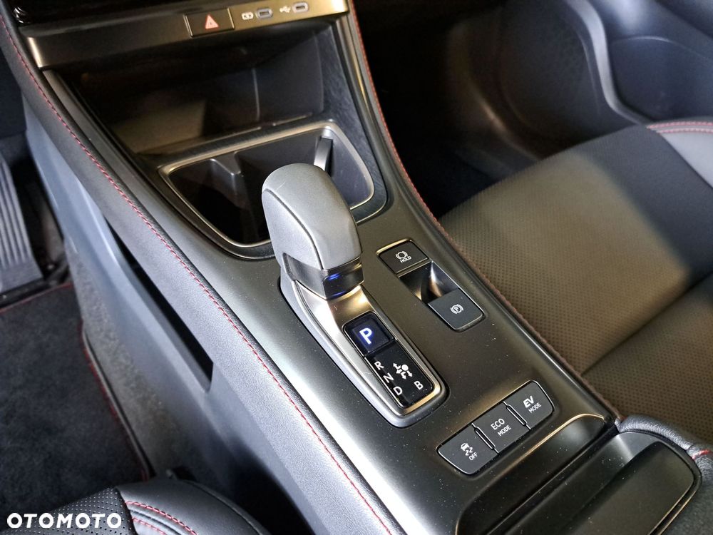 Lexus LBX 1.5 Hybrid Emotion - 24