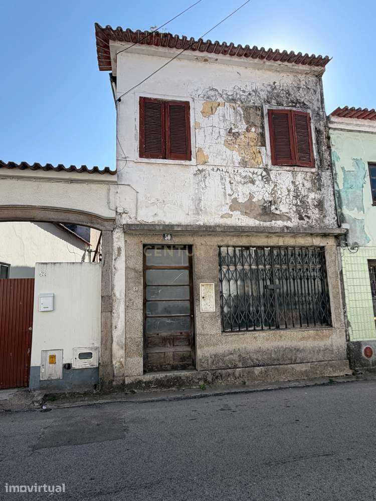 Prédio para Reabilitação no Centro de Cacia - Grande imagem: 2/17