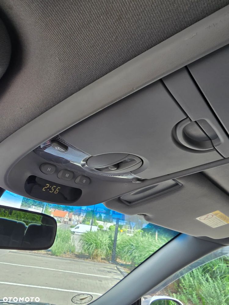 Kia Carnival 2.9 CRDi / Voyage - 26
