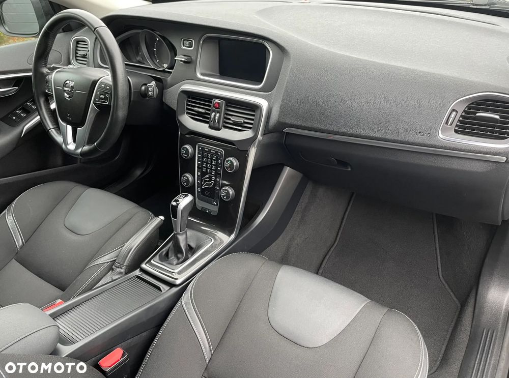 Volvo V40 D3 Momentum - 9