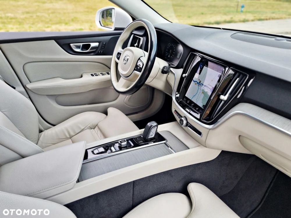 Volvo V60 Cross Country B4 D AWD Geartronic Pro - 27