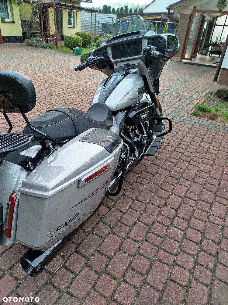 Harley-Davidson Touring Street Glide - 12