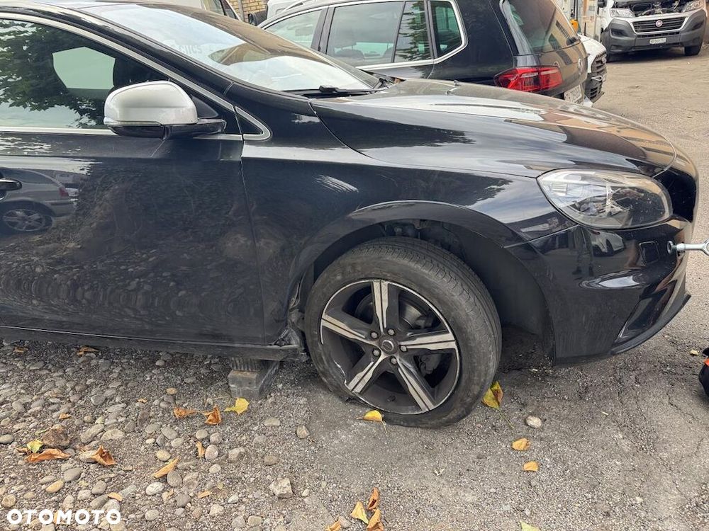 Volvo V40 D2 R-Design - 6