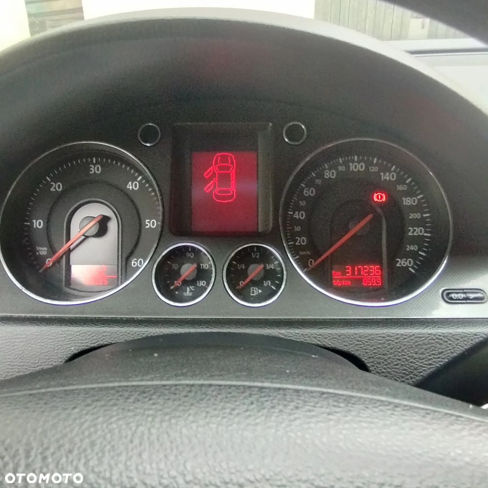 Volkswagen Passat 2.0 TDI DPF Highline - 12