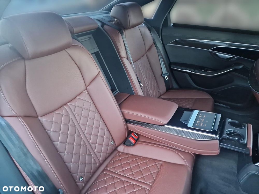 Audi S8 - 12