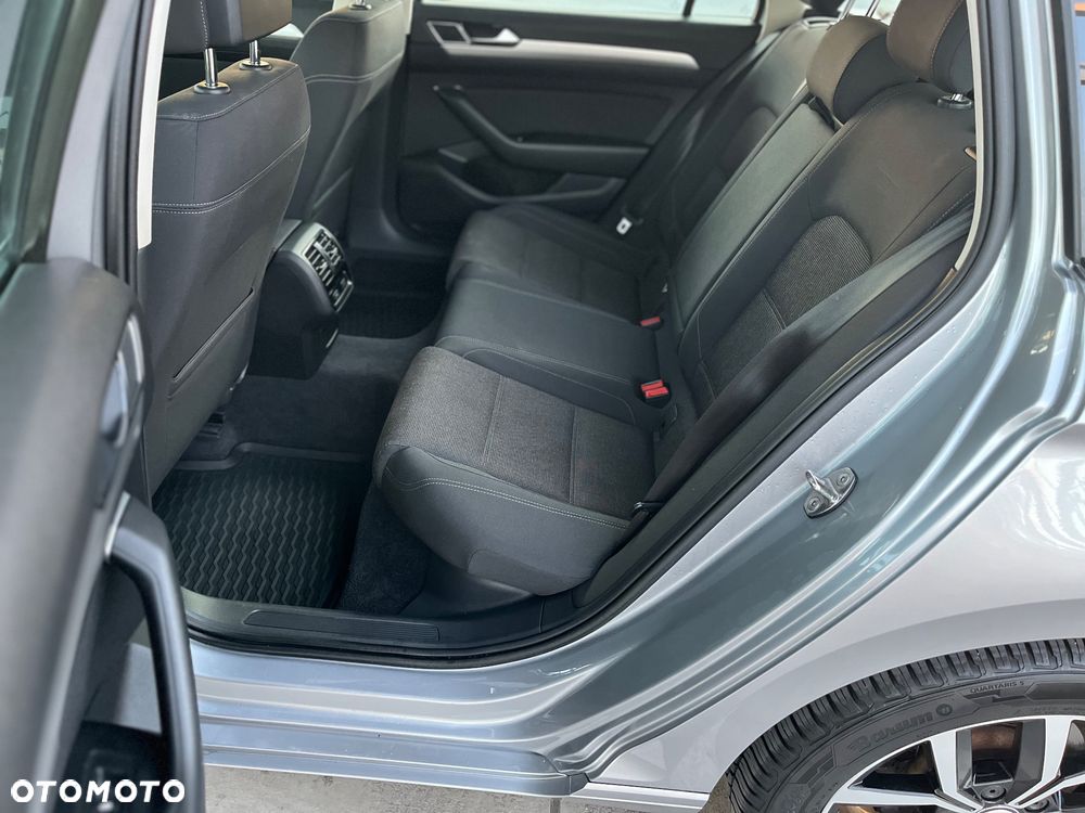 Volkswagen Passat 2.0 TDI SCR Comfortline - 34