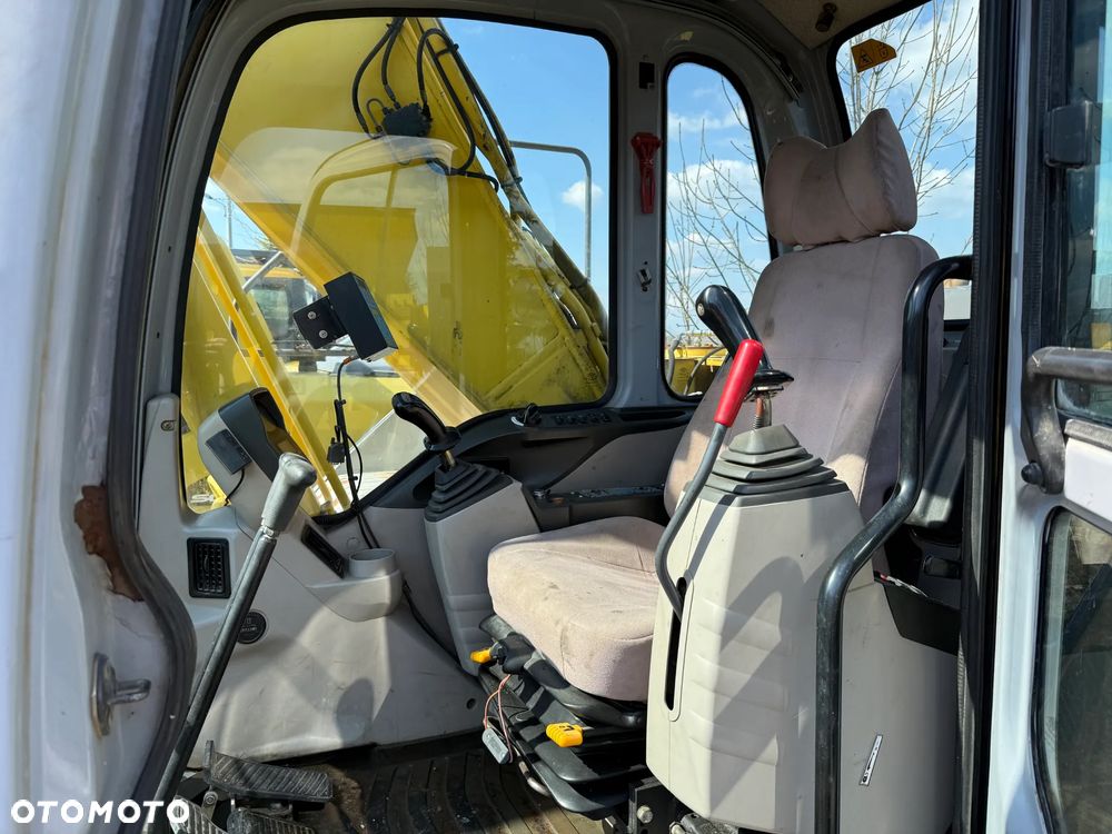 New Holland Kobelco E215 - 3