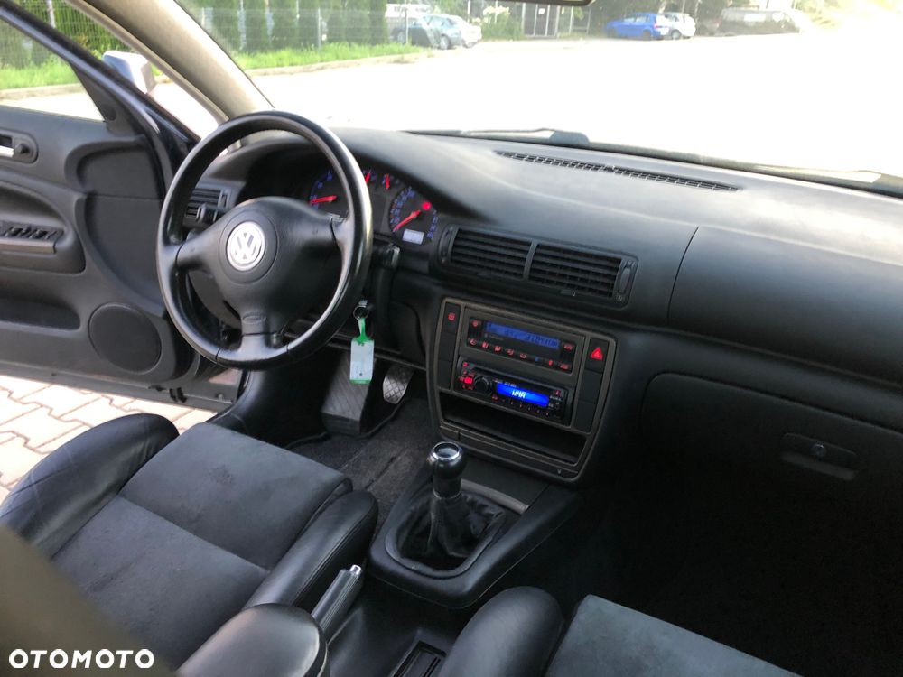 Volkswagen Passat 2.3 V5 Highline - 18