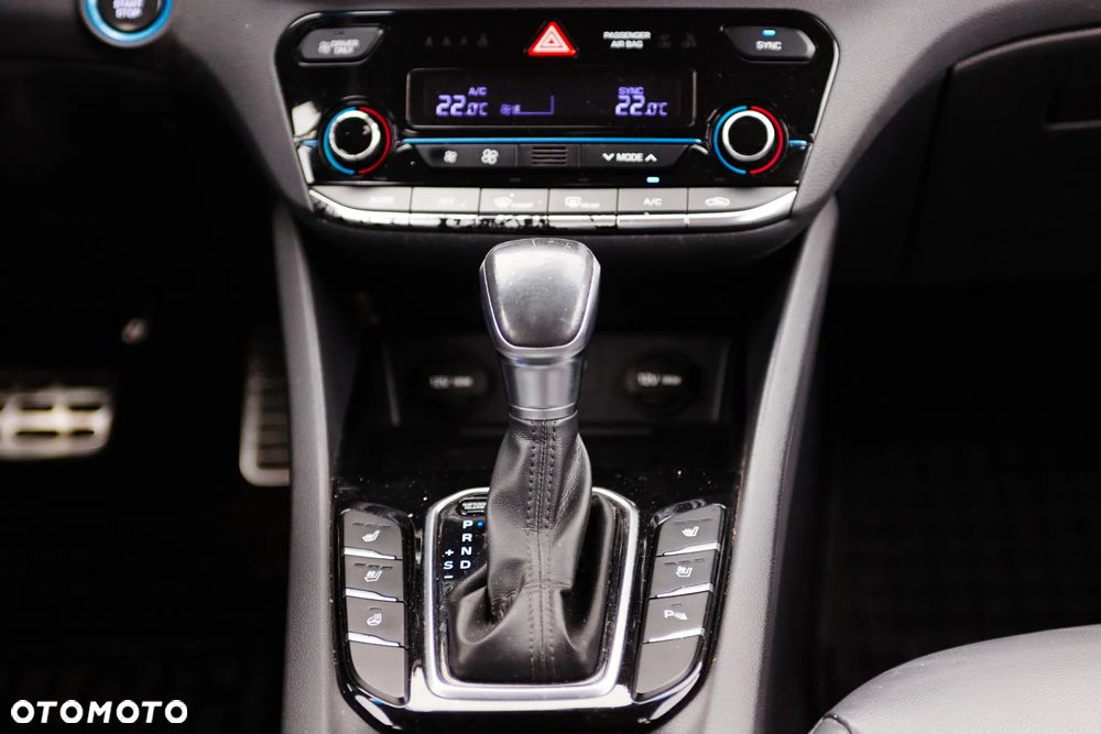 Hyundai IONIQ Hybrid Platinum - 23
