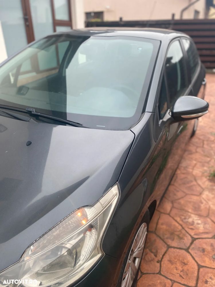 Peugeot 208 - 6