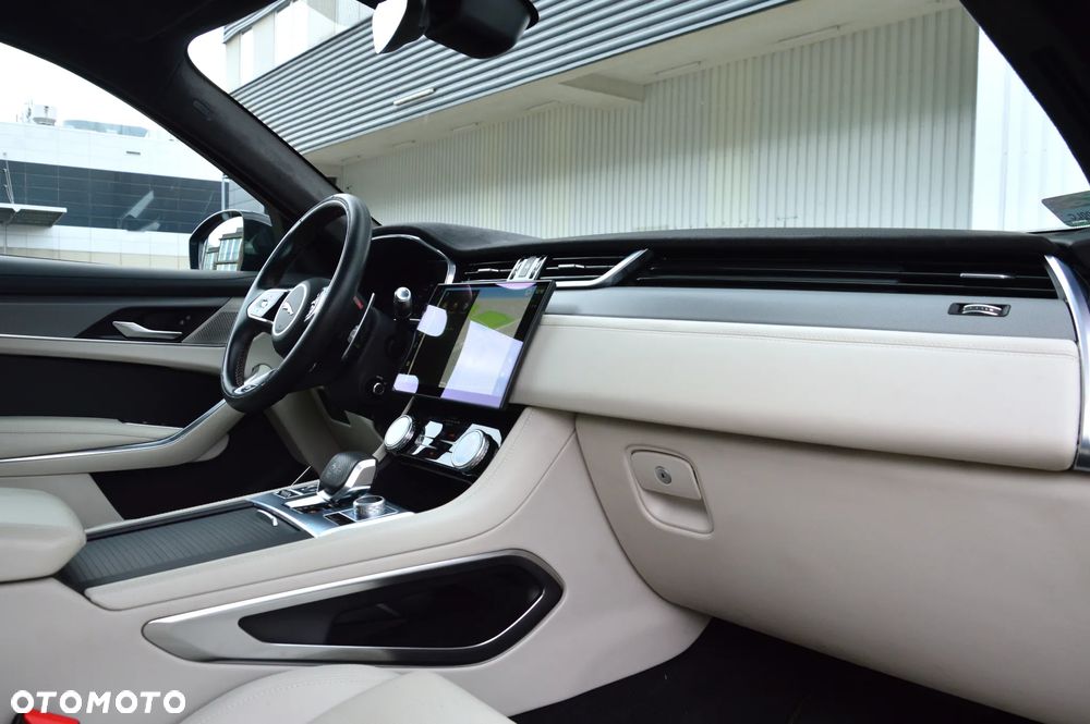 Jaguar F-Pace 5.0 V8 S/C AWD SVR - 17