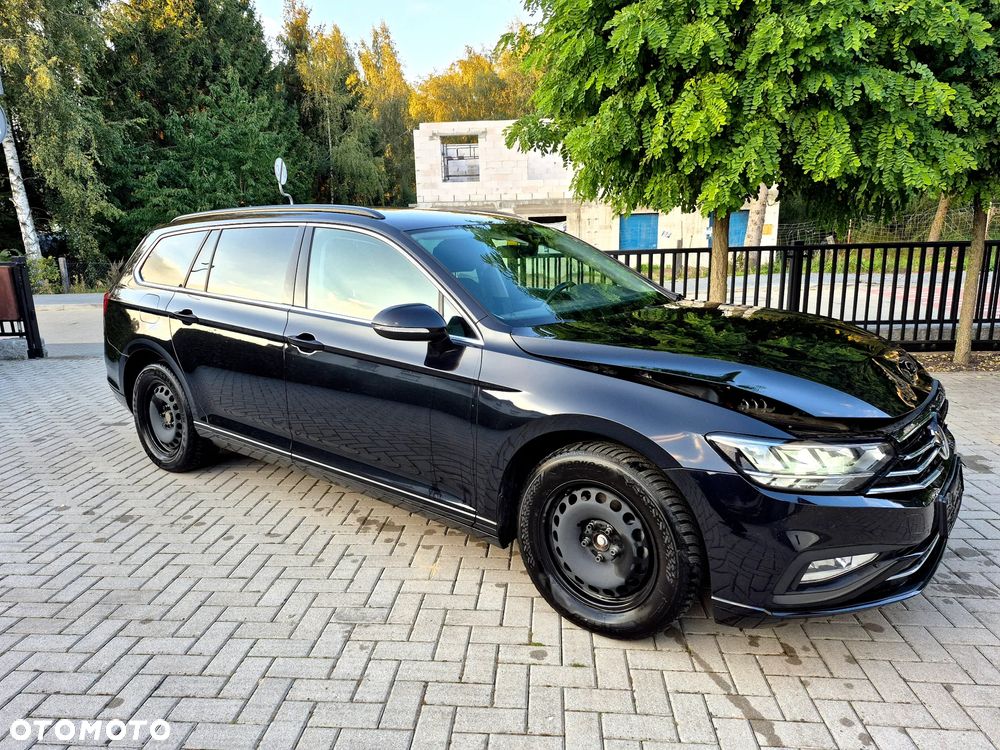 Volkswagen Passat - 1