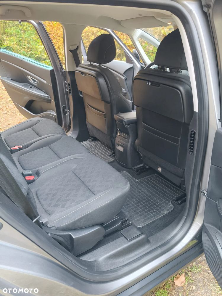 Renault Grand Scenic - 11