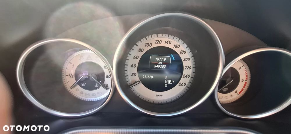 Mercedes-Benz Klasa E 250 CDI DPF BlueEFFICIENCY 7G-TRONIC Avantgarde - 10