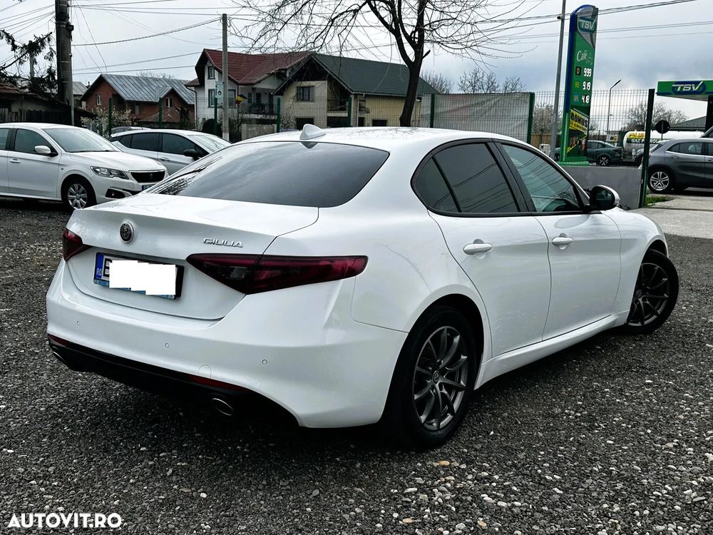 Alfa Romeo Giulia 2.2 JTDM RWD AT8 Super - 6