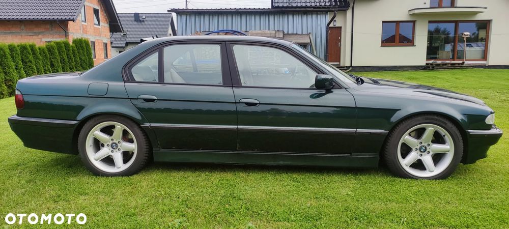 BMW Seria 7 740i - 5