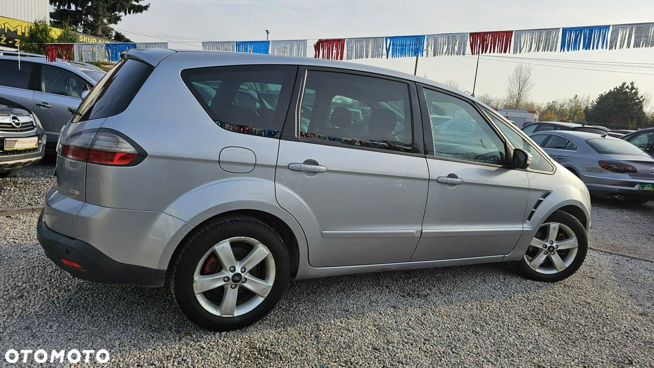 Ford S-Max - 11