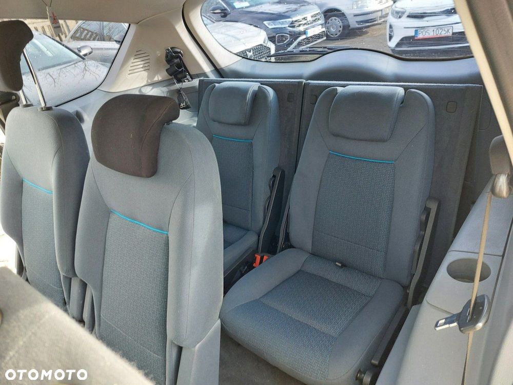 Ford S-Max - 12