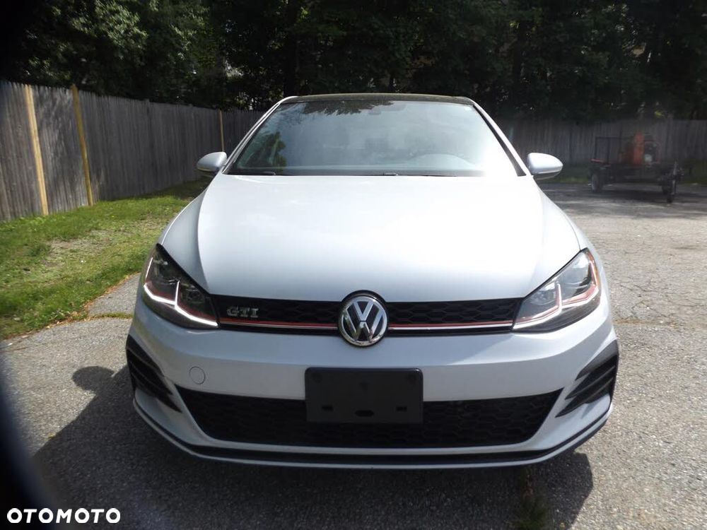 Volkswagen Golf - 2