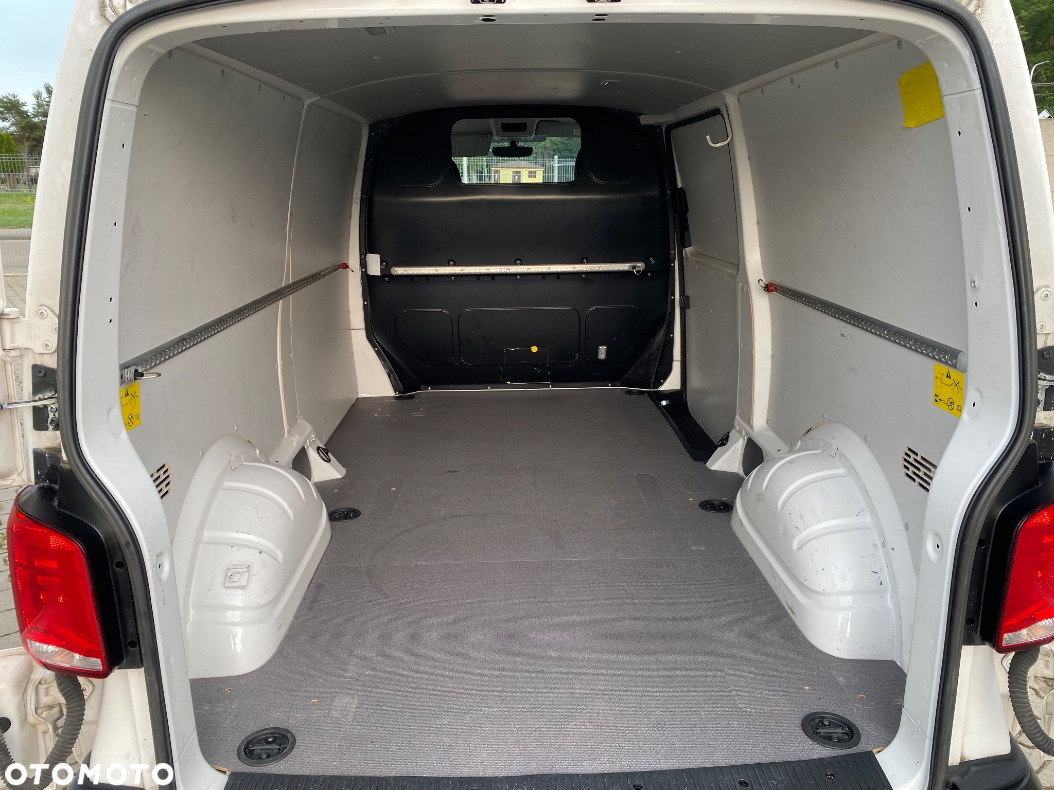 Volkswagen Transporter - 11