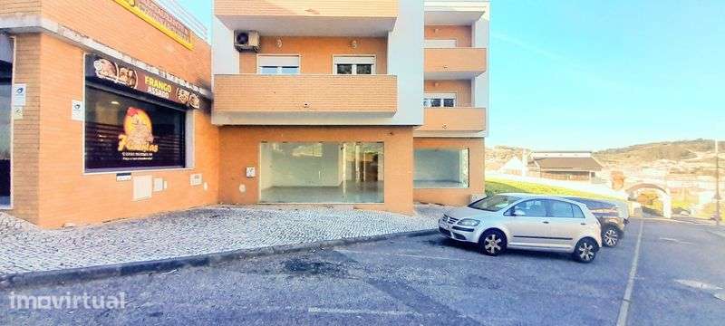 Loja em Caneças junto ao Continente na  estrada principal - Grande imagem: 4/10