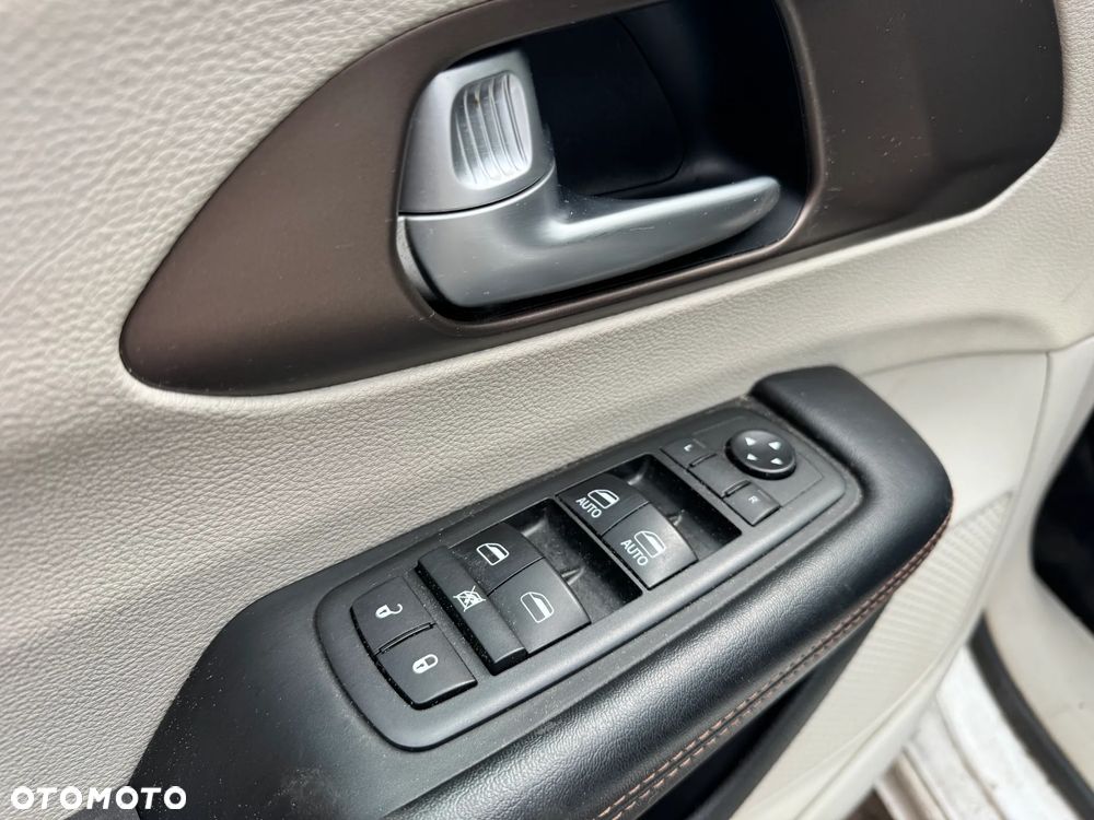 Chrysler Pacifica - 5