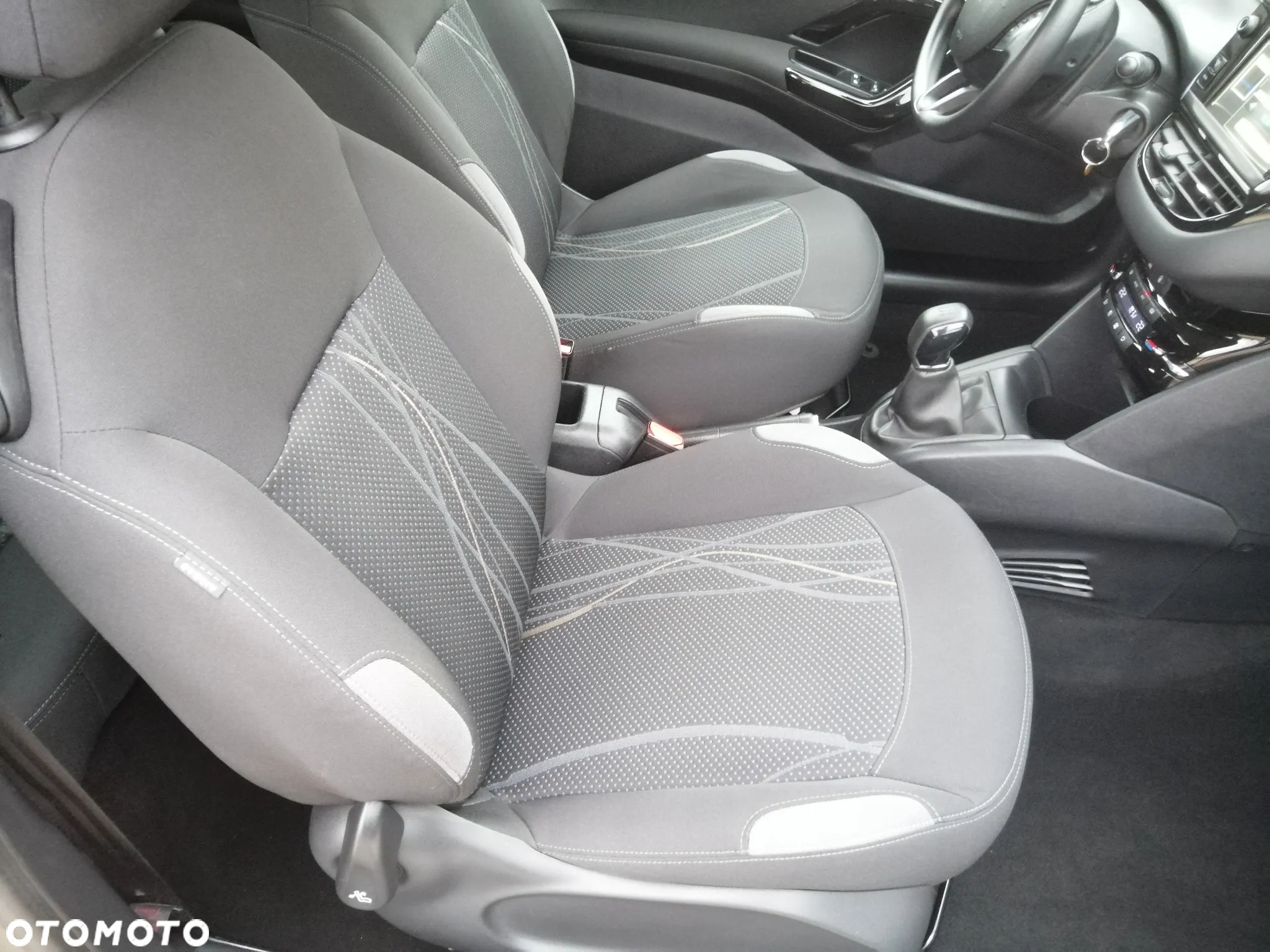 Opel Corsa 1.4 16V Active - 28