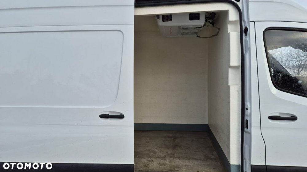 Mercedes-Benz Sprinter - 11