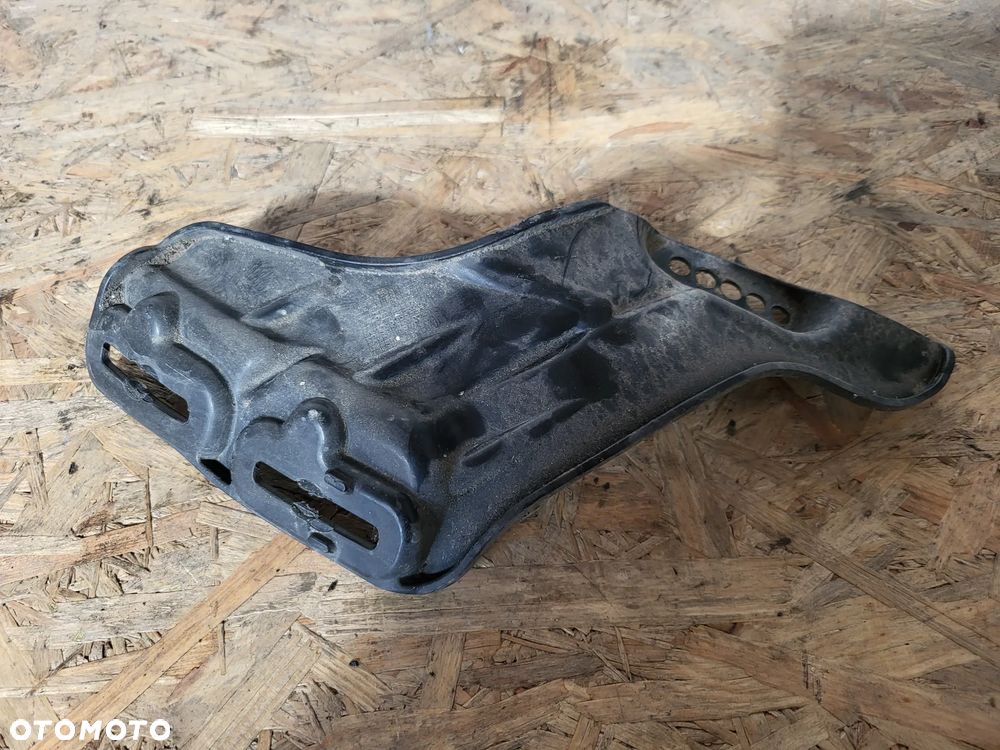 Mocowanie błotnika lewe przednie Peugeot 208 - 3