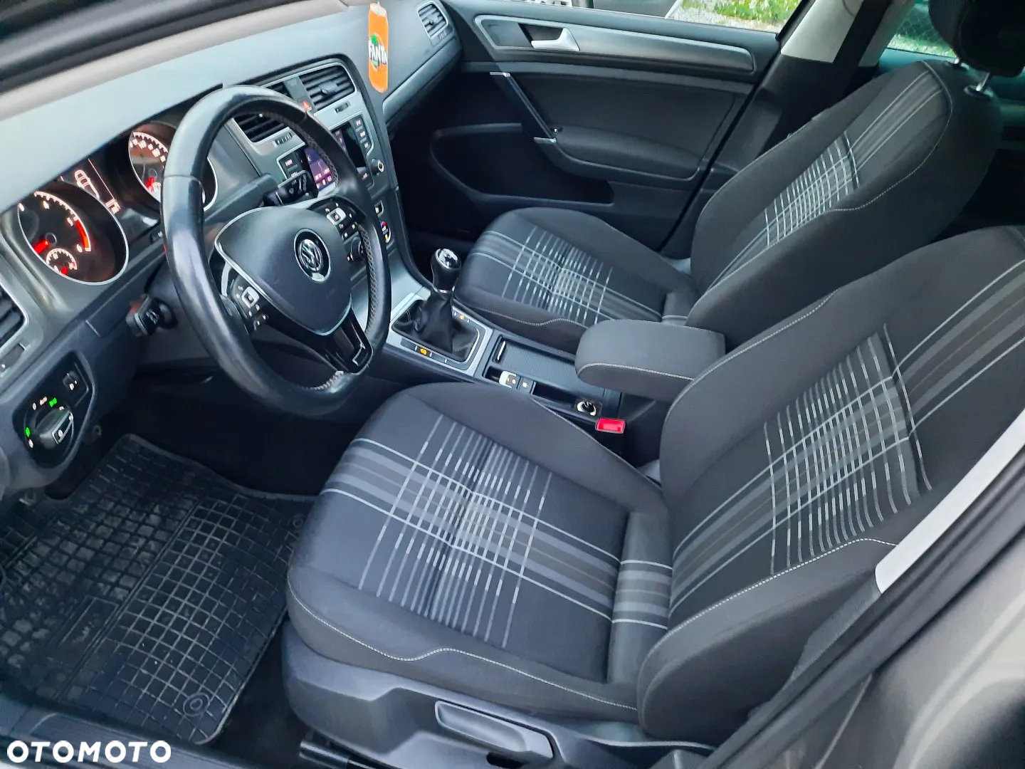 Volkswagen Golf 1.6 TDI BlueMotion Technology Lounge - 17