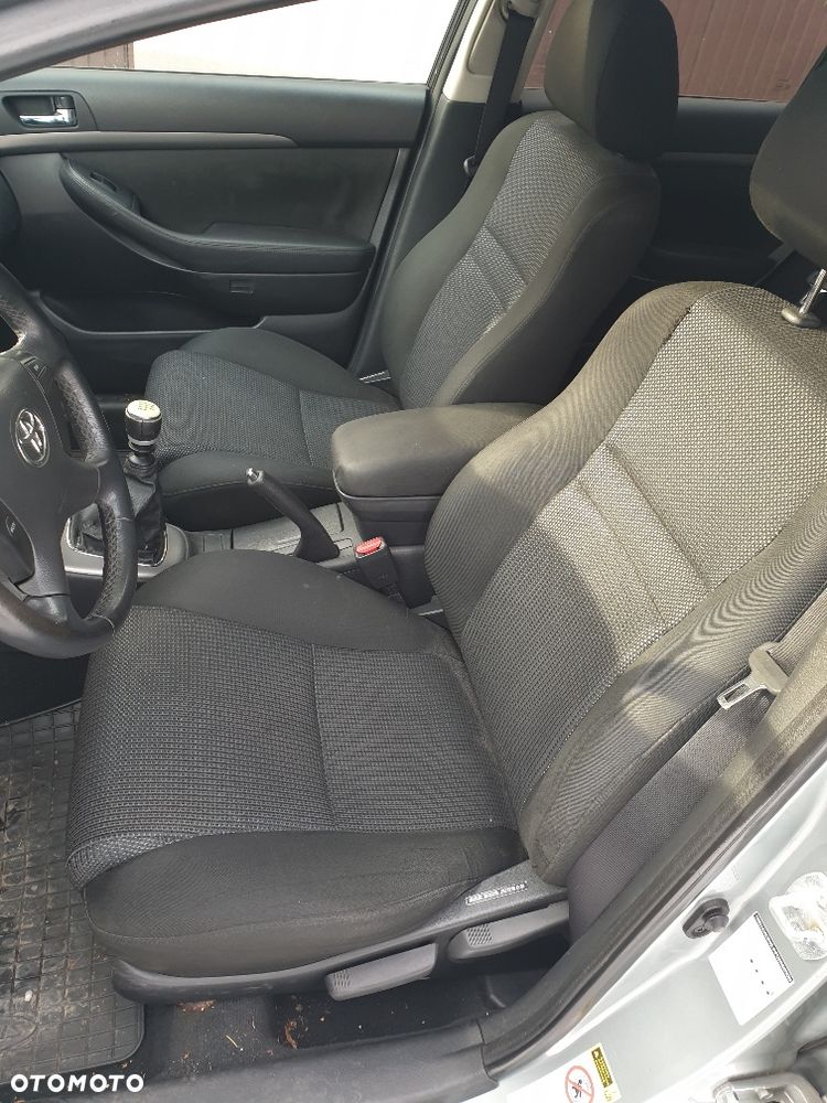 Toyota AVENSIS 2,0 D-4D 126 KM z 2007r - 5