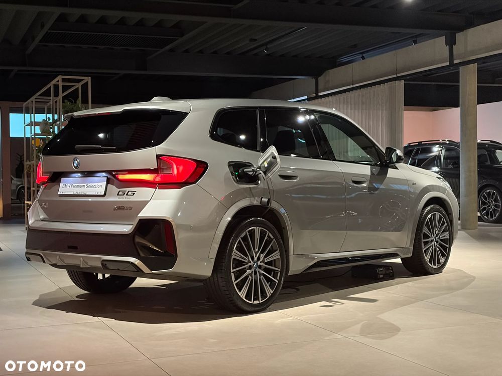 BMW iX1 xDrive30 66.5kWh M Sport - 5