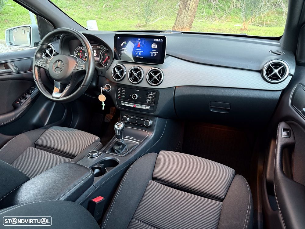 Mercedes-Benz B 180 d Style - 34