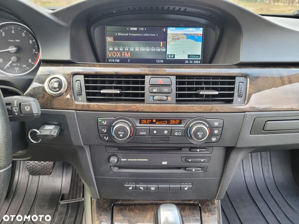 BMW Seria 3 325i Coupe - 23