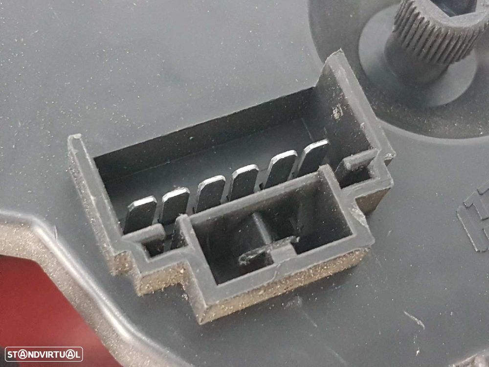 FAROLIM TRASEIRO DIREITO LANCIA LYBRA BERLINA 2.4 JTD EXECUTIVE - 4