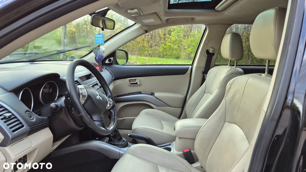 Mitsubishi Outlander - 10
