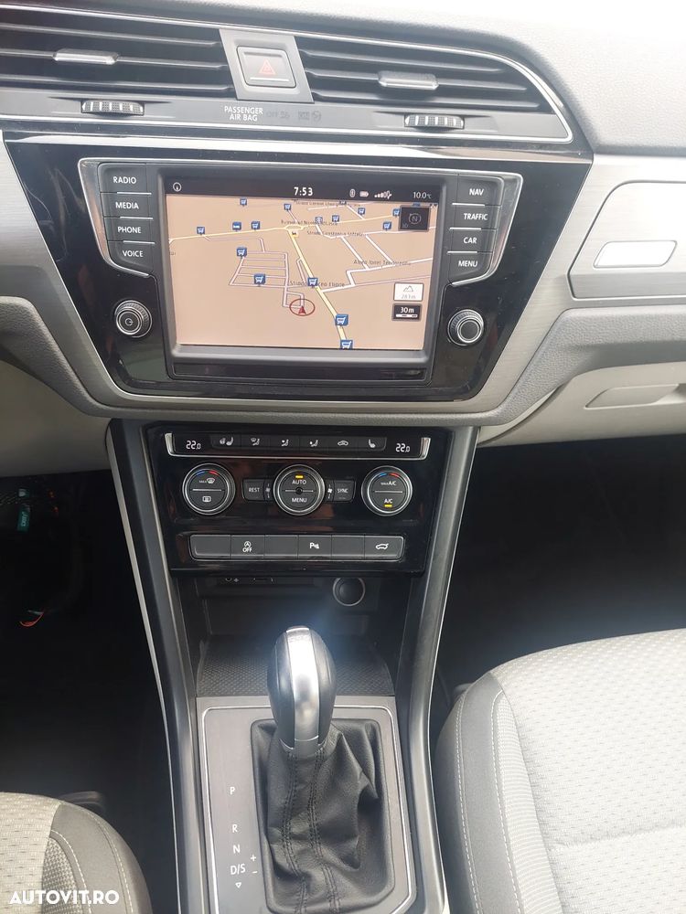 Volkswagen Touran - 10