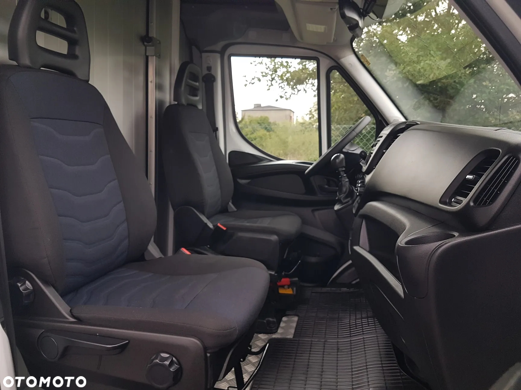 Iveco DAILY KONTENER NISKOPODŁOGOWY 4,31x2,24x2,43 FOODTRUCK SKLEP KAMPER KLIMA BAR KONIOWÓZ - 8