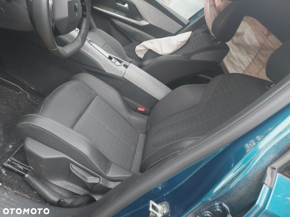 Peugeot 3008 1.2 PureTech mHEV Allure Pack S&S e-DCS6 - 12
