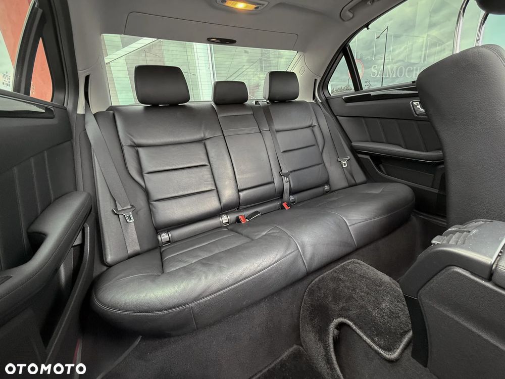 Mercedes-Benz Klasa E 350 4Matic Avantgarde Sport Edition - 15