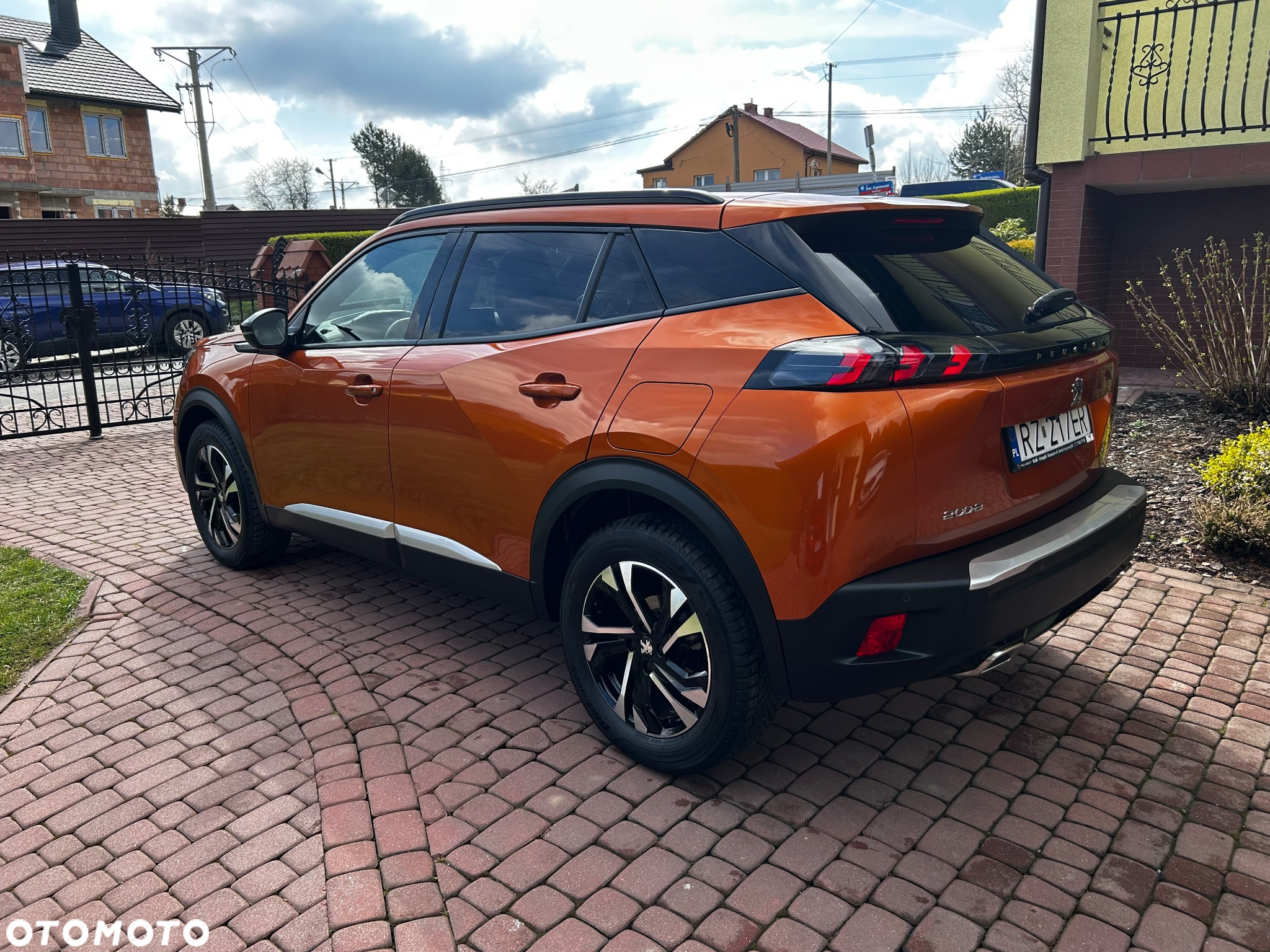 Peugeot 2008 1.2 PureTech Allure S&S EAT8 - 3