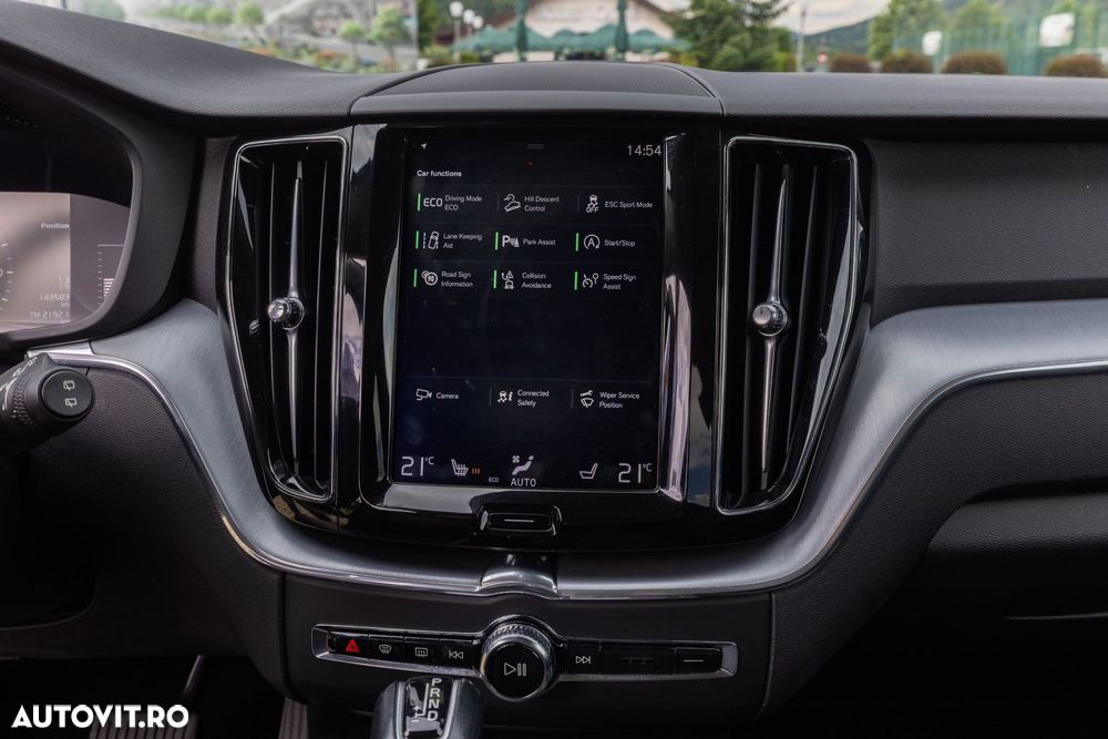 VOLVO XC60 2019 — imagine 10