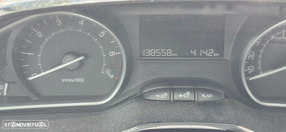 Peugeot 2008 1.2 PureTech Allure - 2