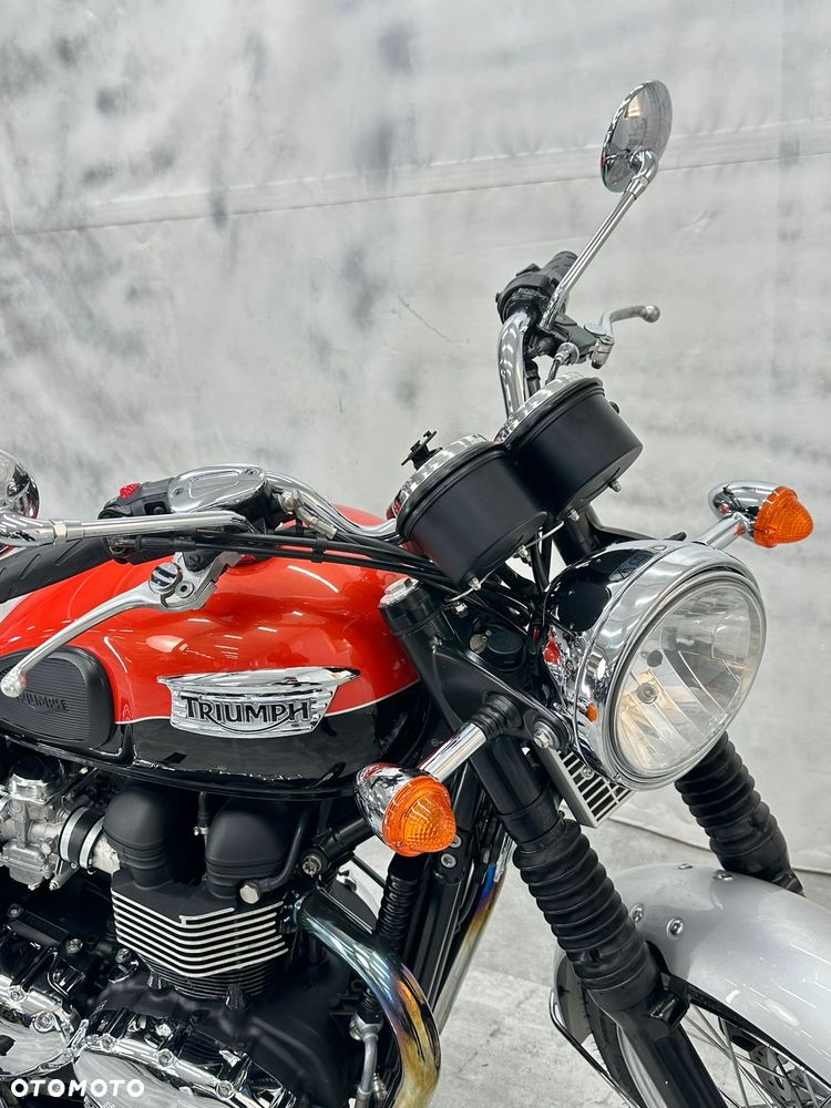 Triumph Bonneville - 26