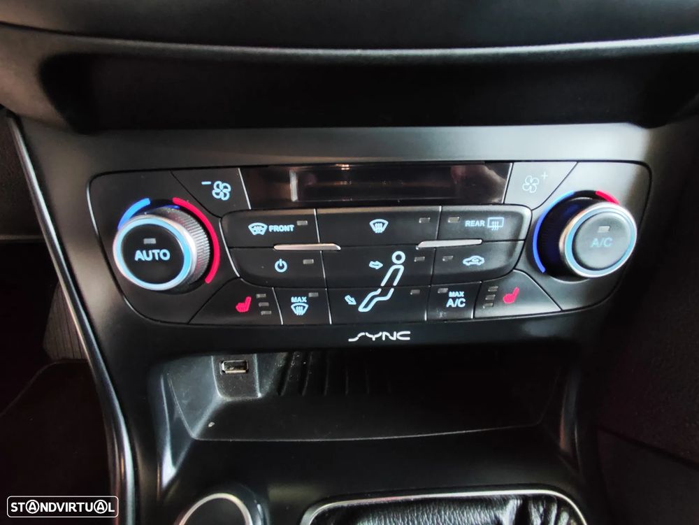 Ford Focus 2.0 EcoBoost ST c/ Pack Pele Desportiva - 34