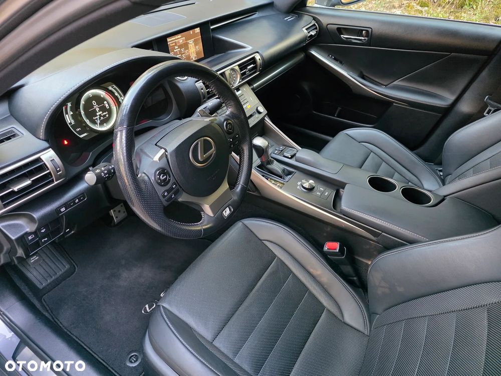 Lexus IS 200t Sport Line - 23